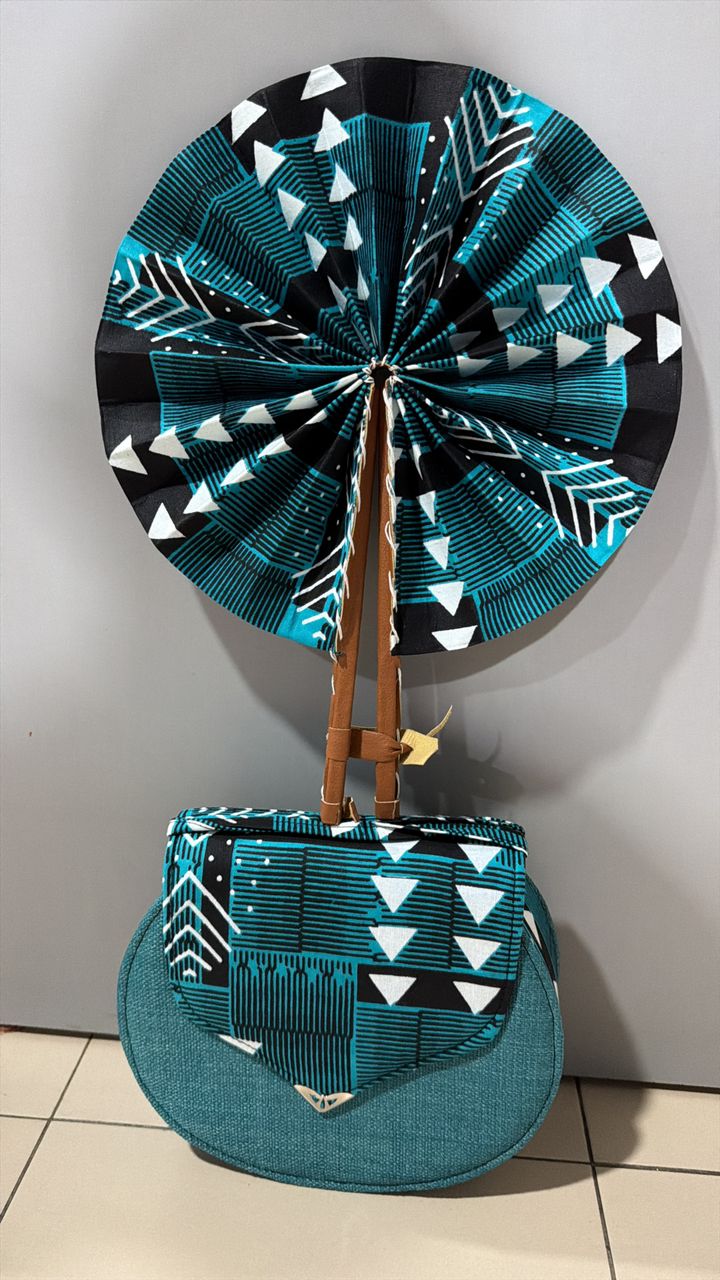 Bolso y Abanico KARTONG